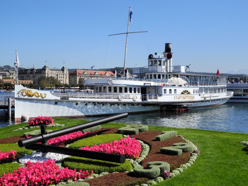Bürkliplatz - Dampfschiff Stadt Rapperswil - Blumenuhr 2012-09-21 14-58-06 (P7000)
