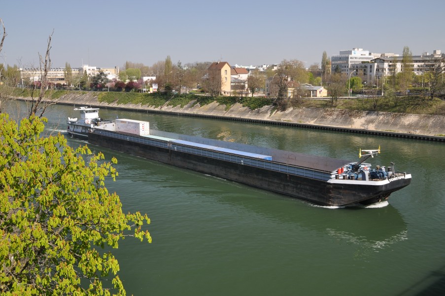 Barge Saint-Christophe on the Seine river 001
