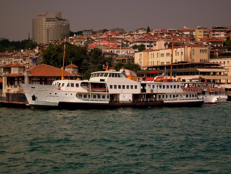 BOSPHORUS FERRIES ISTANBUL TURKEY JULY 2011 (6017025361)