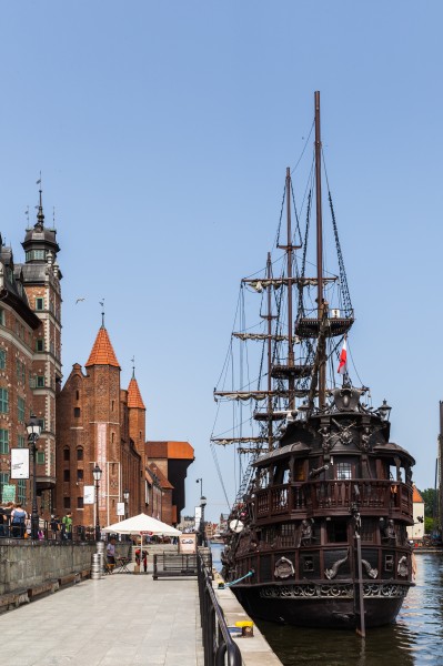 Calle Dlugie Pobrzeze, Gdansk, Polonia, 2013-05-20, DD 02