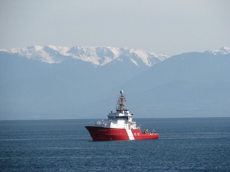 CCGS Gordon Reid off Ross Bay
