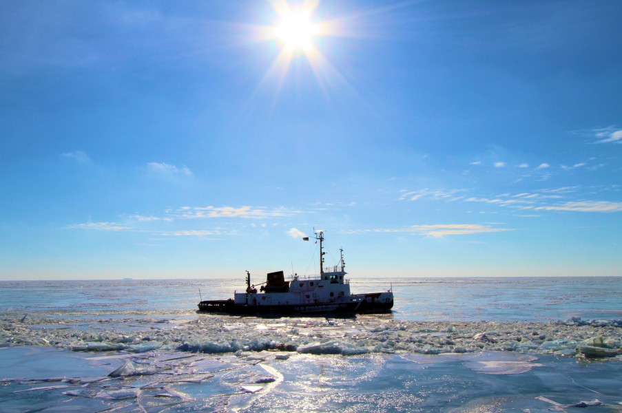 Coast Guard cutter Neah Bay breaks in in Lake Erie 150110-G-ZZ999-001