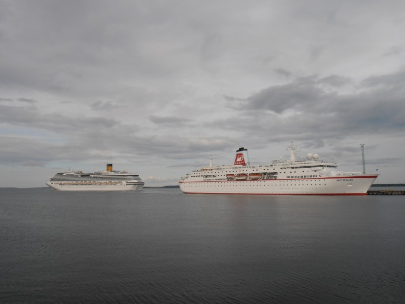 Costa Pacifica und Deutschland legen gemeinsam gegen 17 Uhr ab