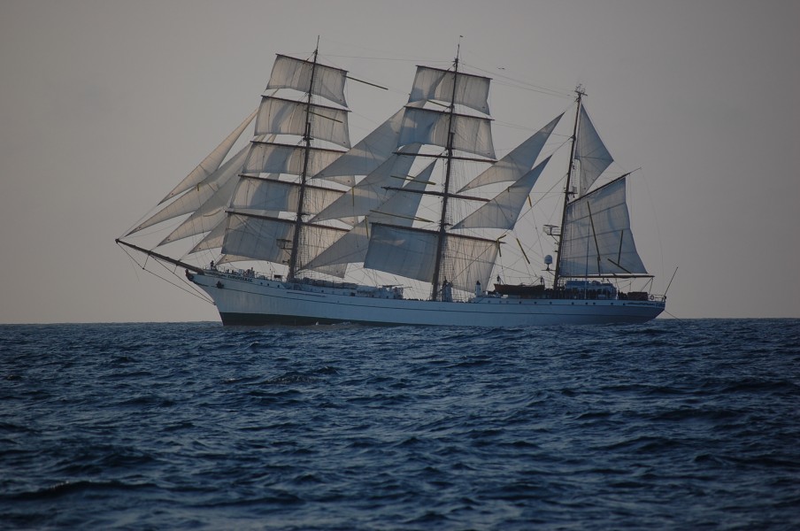 Cuauhtemoc under sails 2007