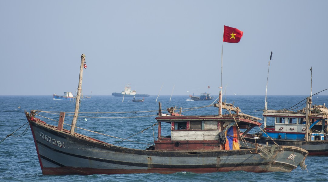 Da-Nang Vietnam Fisher-boats-01