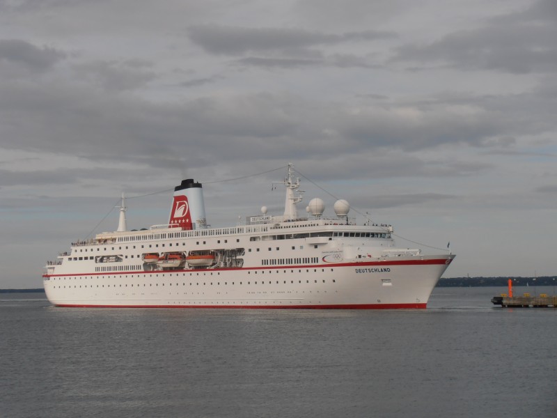 Deutschland departing Tallinn 26 August 2012
