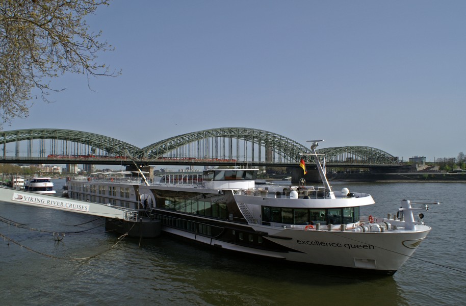 Excellence Queen (ship, 2011) 002