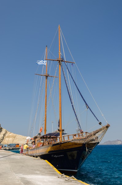 Excursion boat - Athinios port - Santorini - Greece - 03