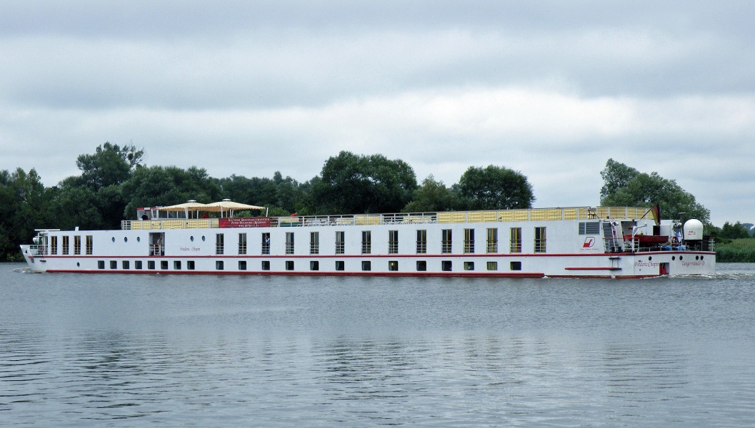 Frederic Chopin (ship, 2002) 003