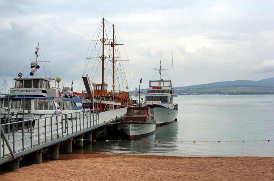 Gelendzhik Berth with pleasure craft IMG 8177 1725