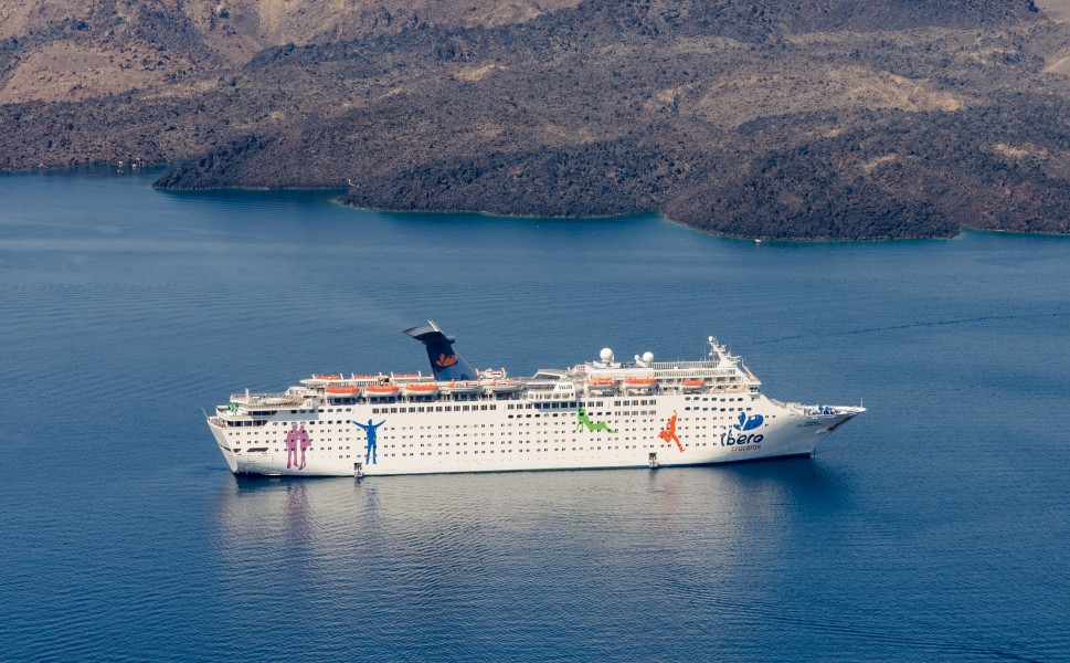 Grand Celebration - Ibero Cruceros - cruise ship - Santorini - Greece - 02