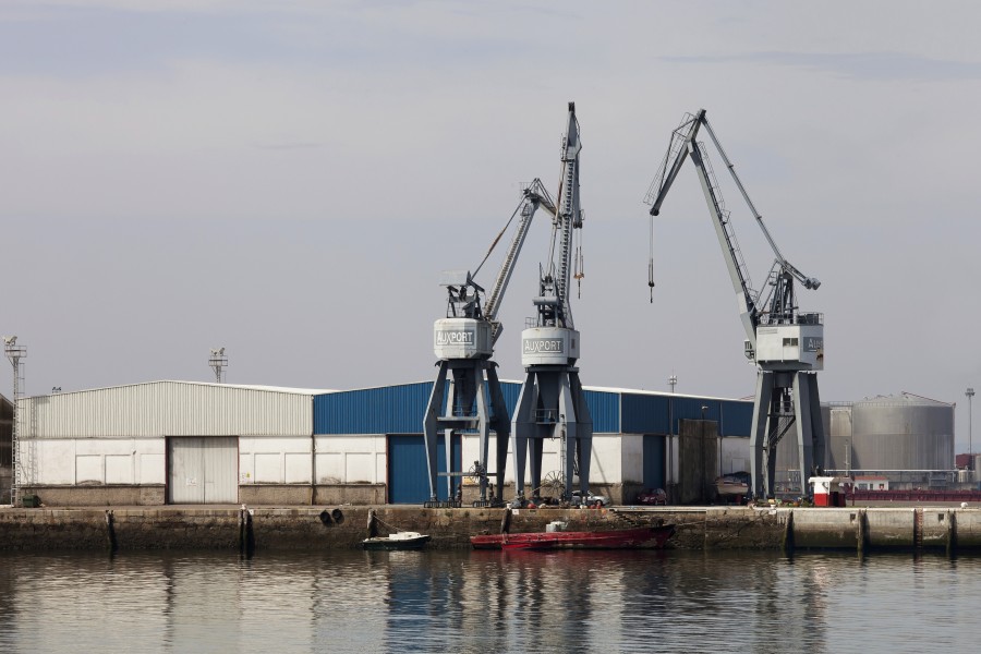 Guindastres no porto de Vilagarcía de Arousa. Galiza-V14