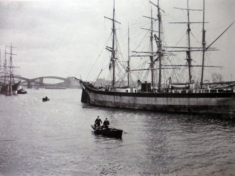 Hafen vor den elbbrücken