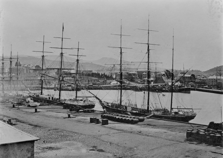Harriet McGreggor and Wagoola al Wharf - SLV H91.108-2644