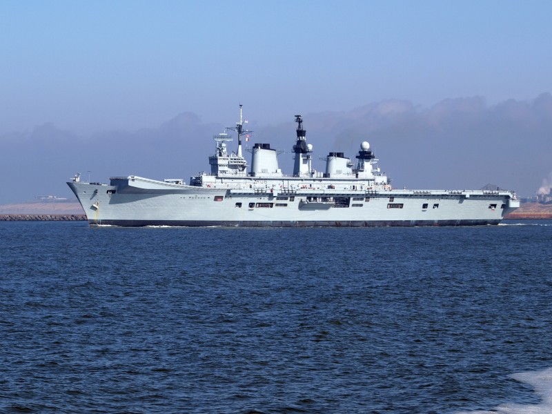 HMS Illustrious (R06) at Port of Amsterdam, 02Mar2009 p5