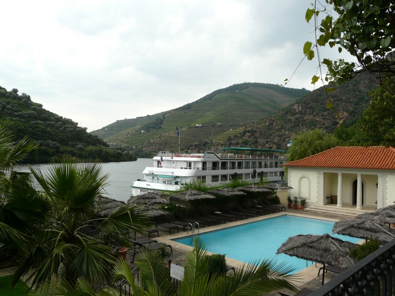 Hotel at Pinhao and the Duoro river (4781794473)
