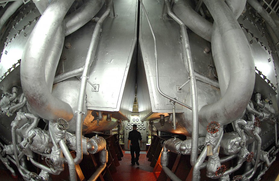 Image-USNS Comfort - Engine Room