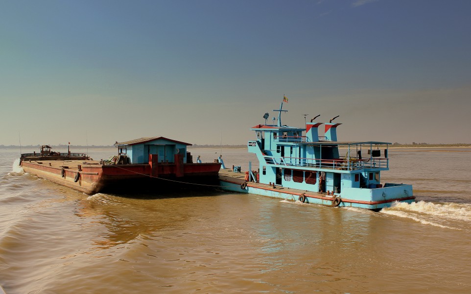 IRRAWADDY RIVER BARGE MYANMA FEB2013 (8499310370)