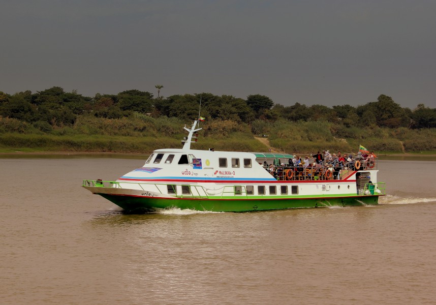 IRRAWADDY RIVER FERRY JOURNEY FROM BAGAN TO MANDALAY MYANMA FEB 2013 (8521138560)