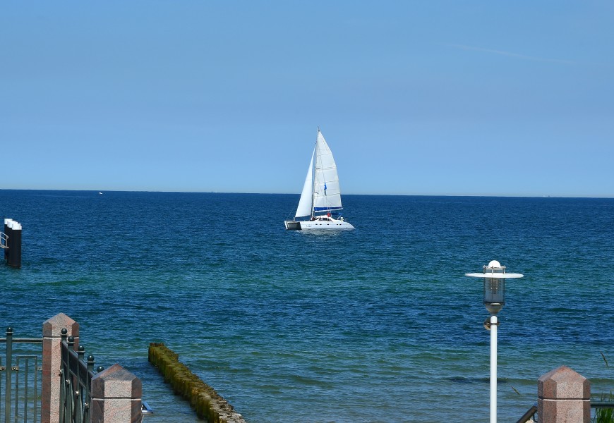 Kühlungsborn, Segelboot auf der Ostsee (1)