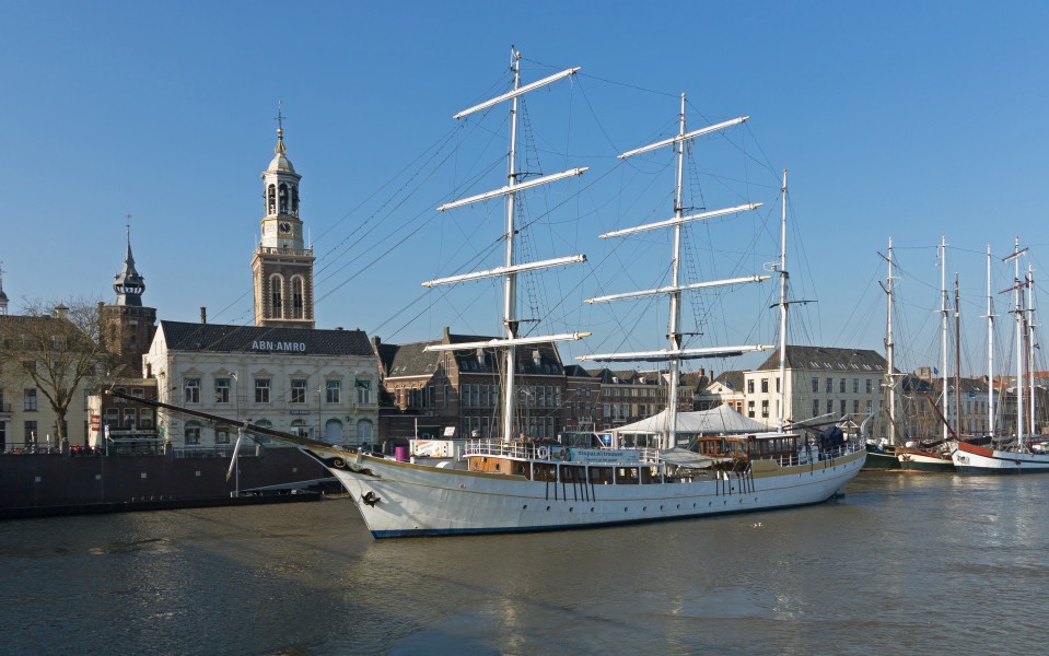 Kampen, schip langs de IJsselkade foto5 2016-02-17 10.50