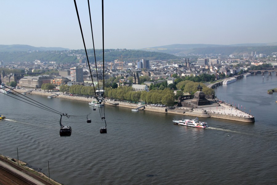 Koblenz im Buga-Jahr 2011 - Rheinseilbahn 02