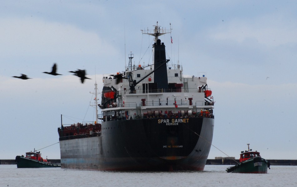 Lake Freighter Spar Garnet and 2 tugs