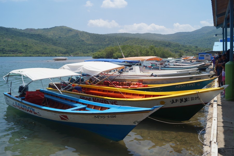 Lanchas en el ambarcadero de Mochima II