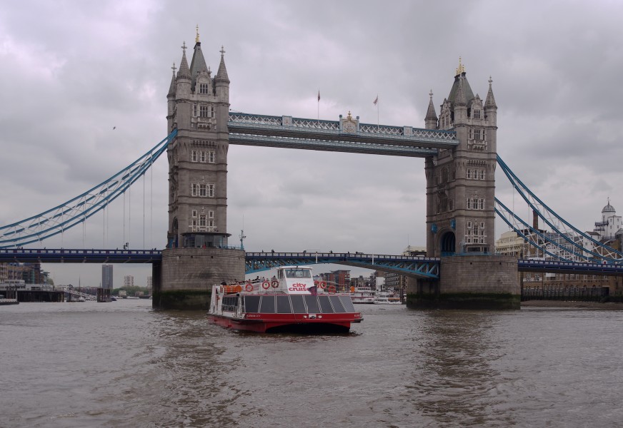 London MMB Y8 Tower Bridge