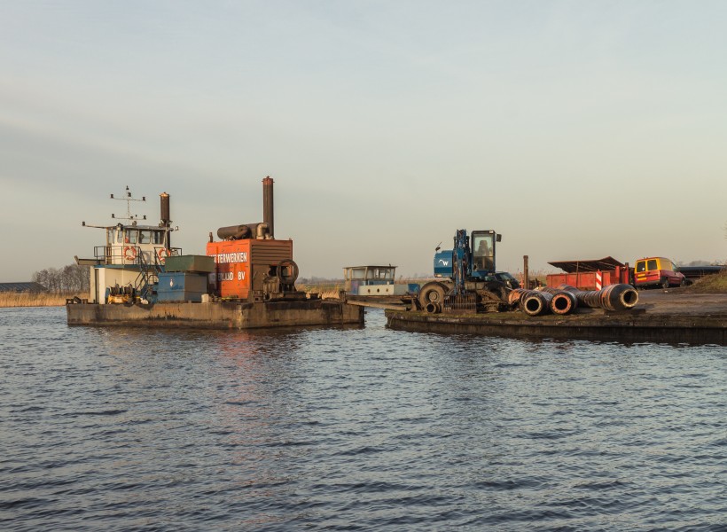 Motorschip en materieel van Waterwerken Nederland BV 03