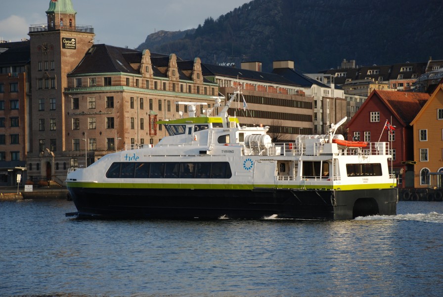 MS Tyrving i Flaggruten. På vei fra Bergen. Foto Harald Sætre.