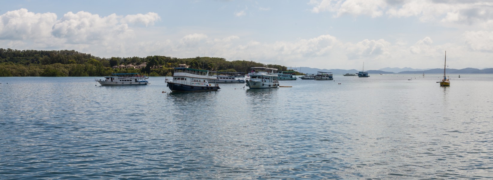 Muelle de Ao Por, Phuket, Tailandia, 2013-08-20, DD 03