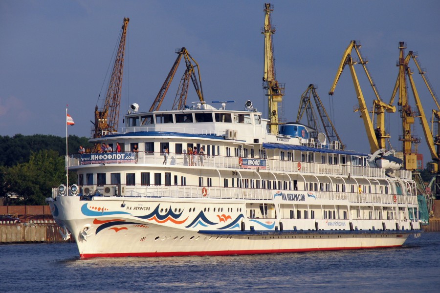 N. A. Nekrasov on Khimky Reservoir 27-jul-2012 01
