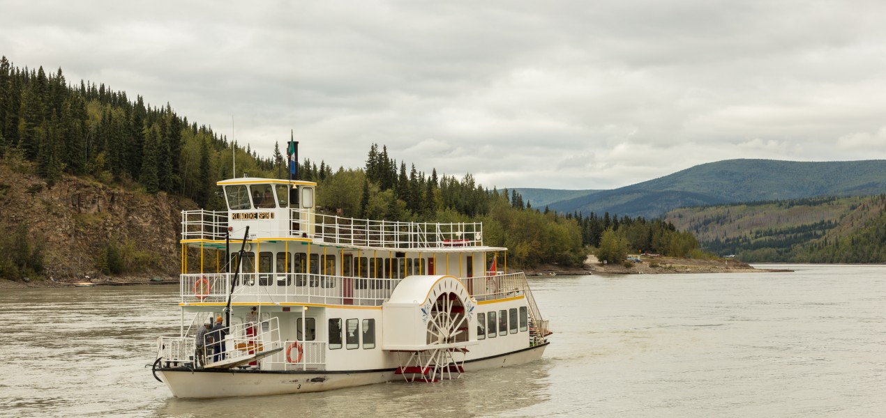 Navío en el río Yukón, Dawson City, Yukón, Canadá, 2017-08-27, DD 63