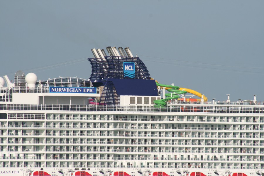 Norwegian Epic water chute 2