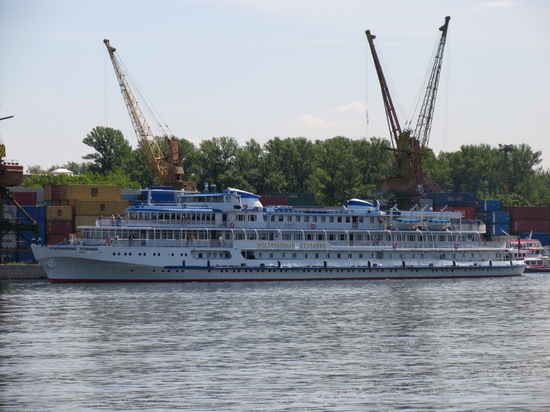 Ocharovannyy Strannik on Khimki Reservoir 5-jun-2012 1
