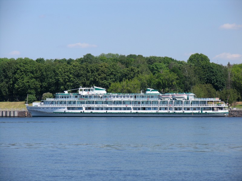 Oktyabrskaya Revolyutsiya in North River Port 5-jun-2012 2