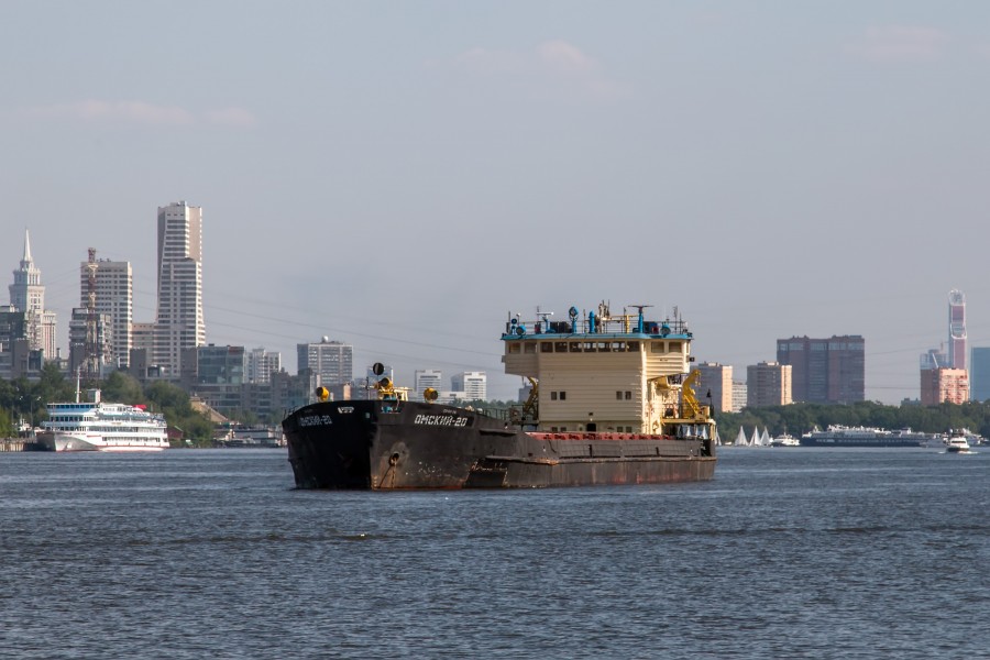 Omskiy-20 in Moscow North River Port 23-may-2014 01