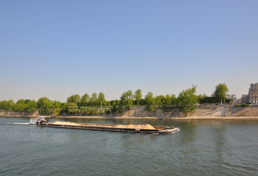 Péniche sur la Seine - Paris