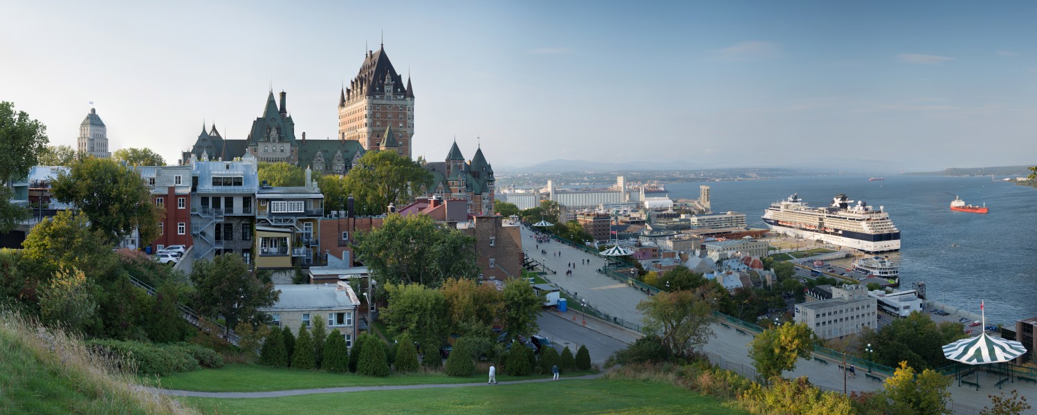 Panoramic view of Québec ville harbour
