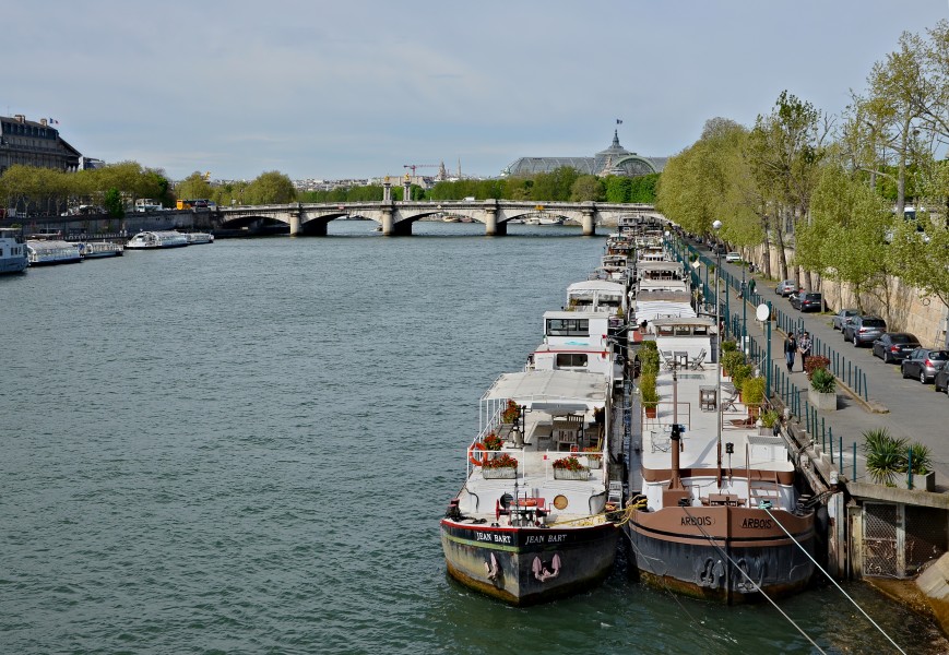 Paris Port des Tuileries depuis passerelle Senghor-b 2014