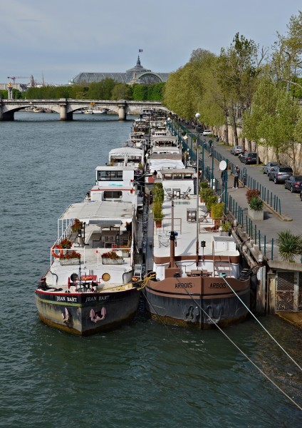 Paris Port des Tuileries depuis passerelle Senghor 2014