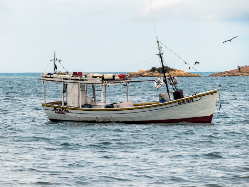 Peñero en Juan Griego