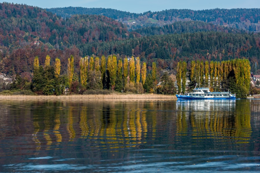Poertschach Motorschiff Klagenfurt vor der Blumeninsel 20102017 1686