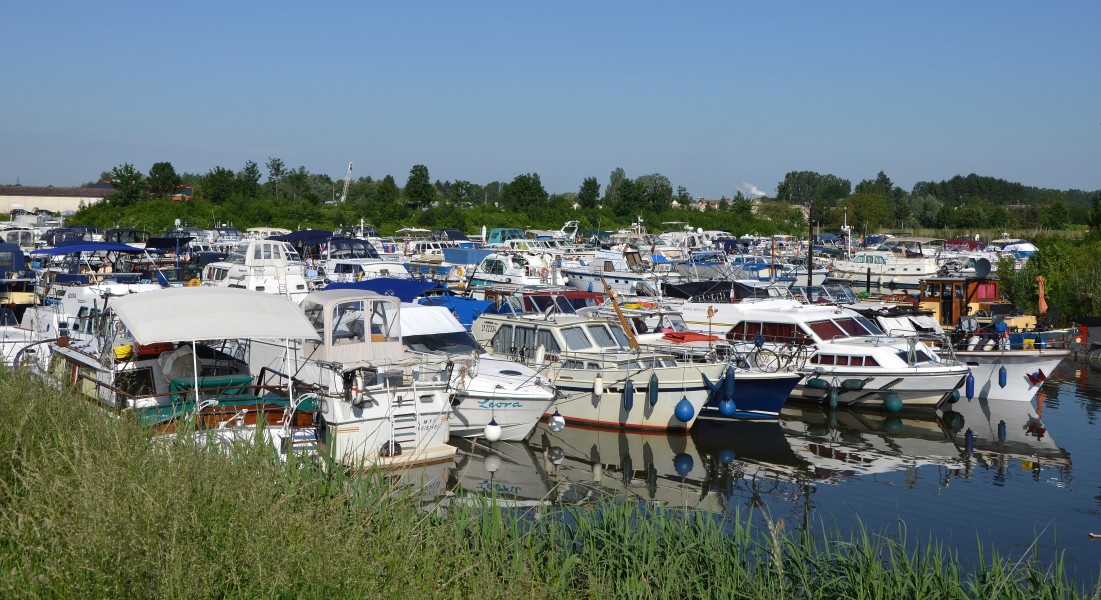 Port fluvial de Saint-Jean de Losne DSC 0658