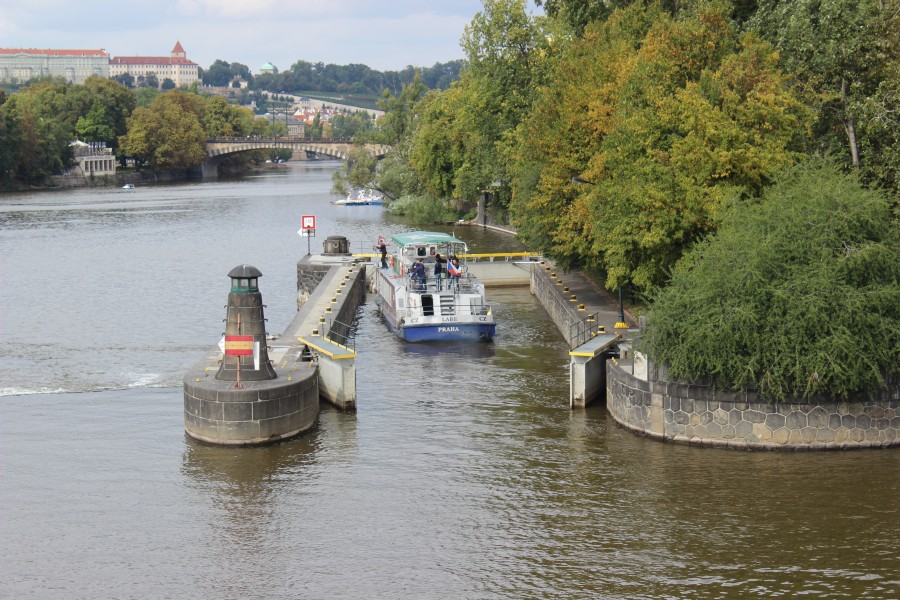 Praha, jez u Slovanského ostrova, zdymadlo (2)