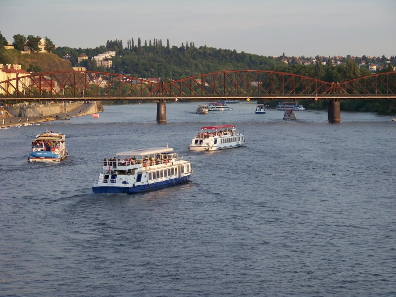 Praha, lodě u železničního mostu (03)