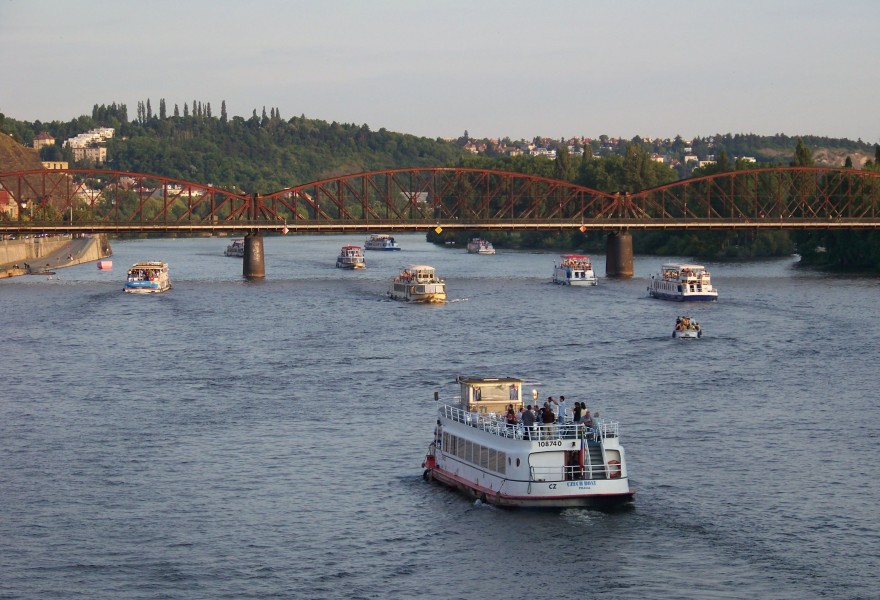 Praha, lodě u železničního mostu (06)