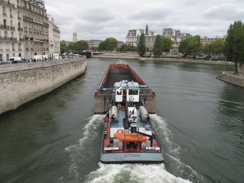 Pusher Occitania between the parisian islands