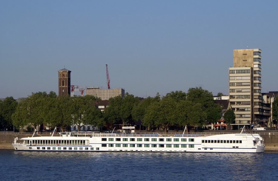 Regina Rheni (ship, 2000) 002